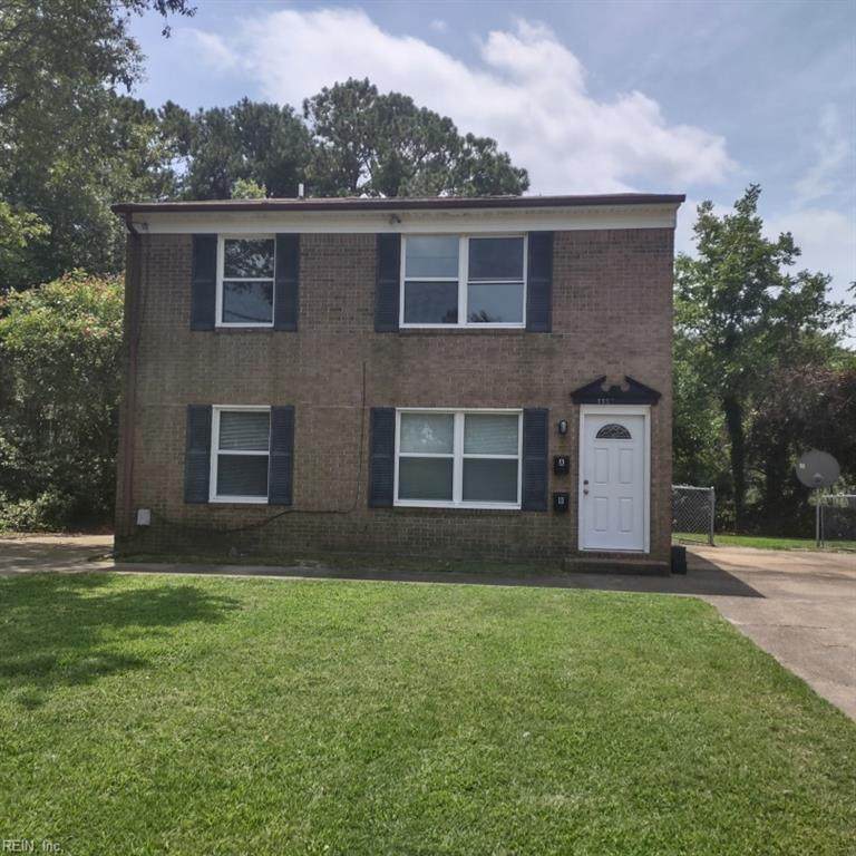 1953 Parkview Ave - Photo 1