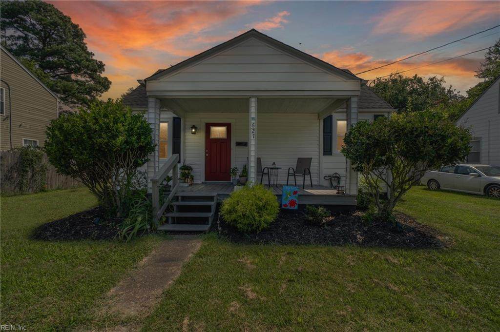 627 Surry St - Photo 1