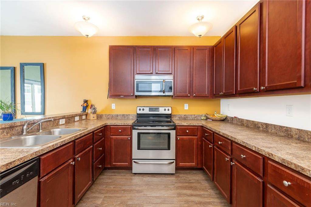 2404 Leytonstone Dr - Photo 1