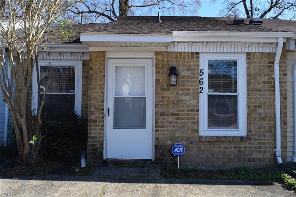 562 Peregrine St - Photo 1