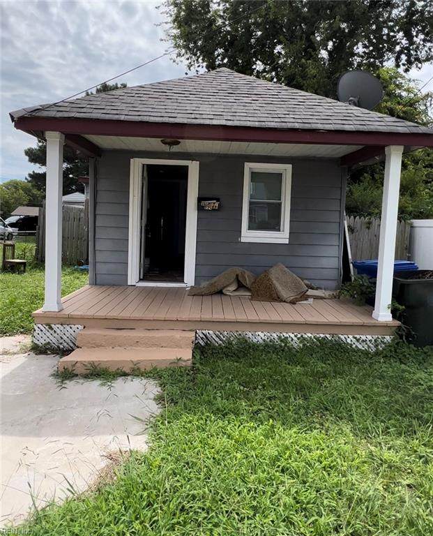 624 Center Ave - Photo 1