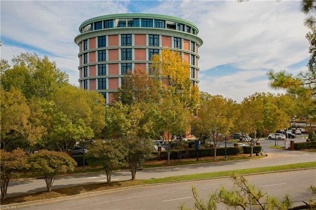 415 Saint Pauls Blvd - Photo 1