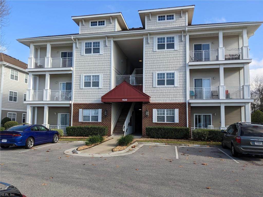 920 Southmoor Dr - Photo 1