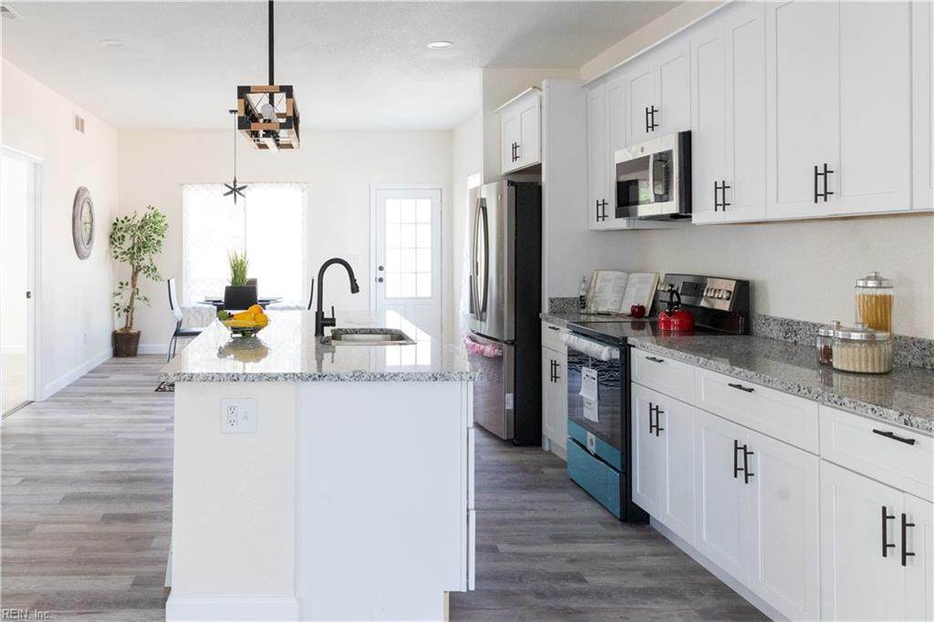 317 Cottonwood Ave - Photo 1