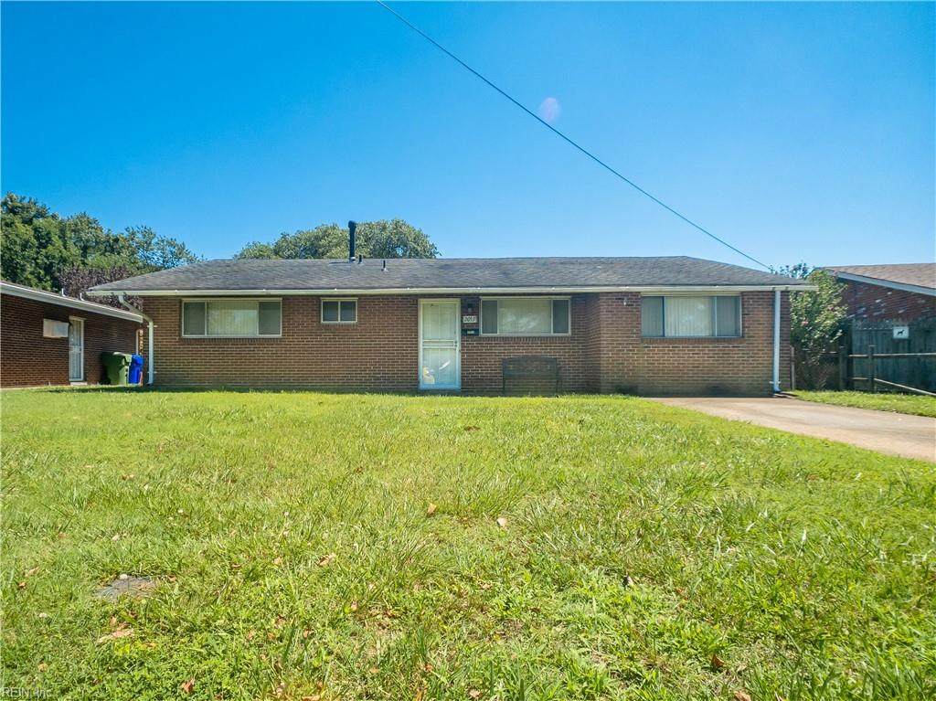 2053 Parkview Ave - Photo 1