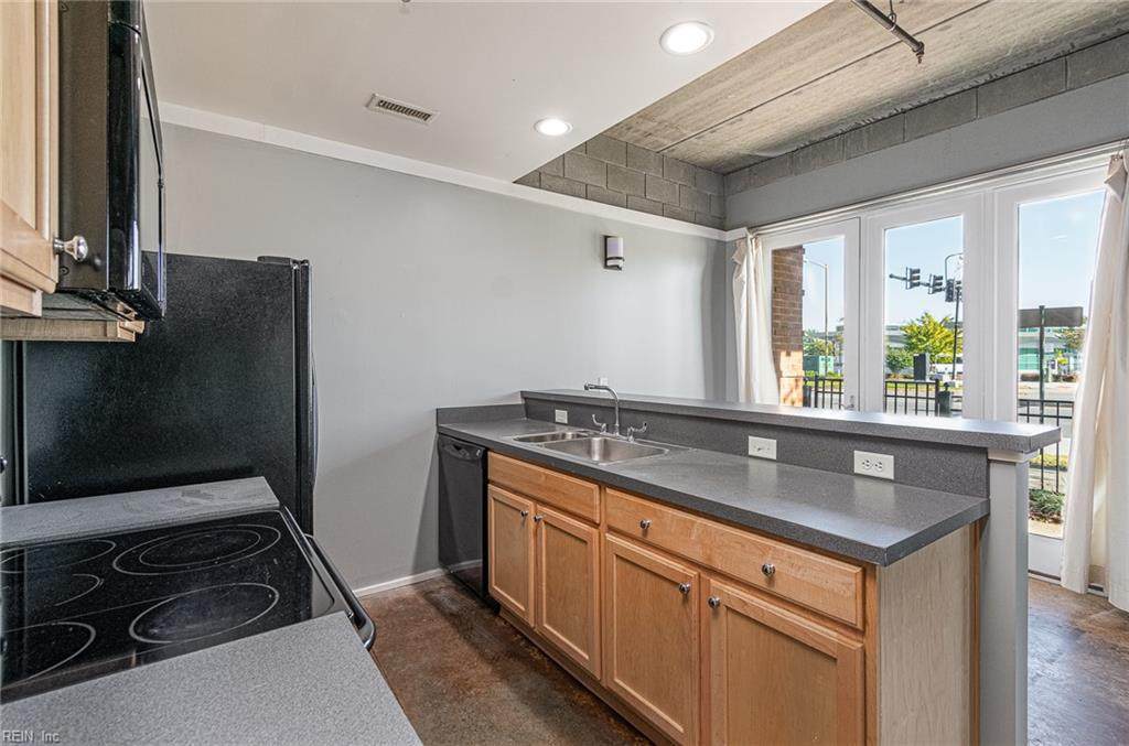 433 Saint Pauls Blvd - Photo 1