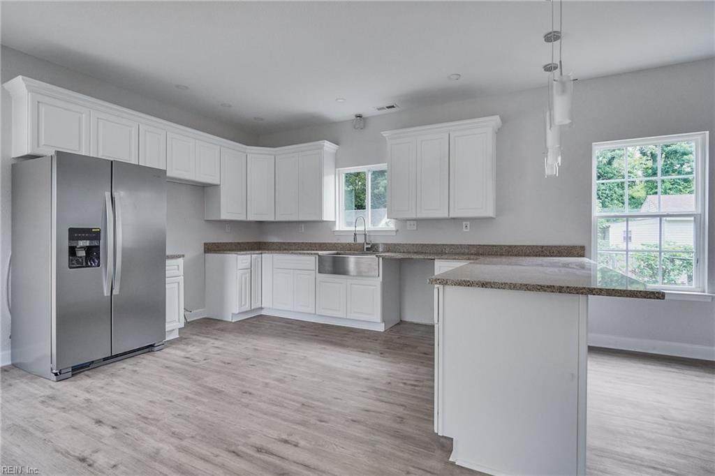 1101 Railroad Ave - Photo 1