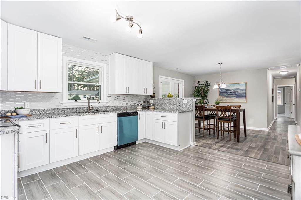 2101 Sterling Point Dr - Photo 1