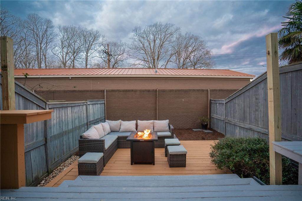 1104 Glengarry Way - Photo 1