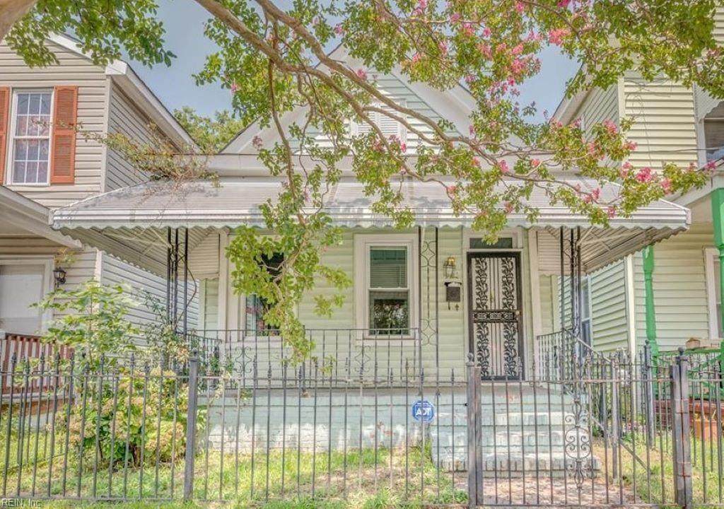921 26th St - Photo 1