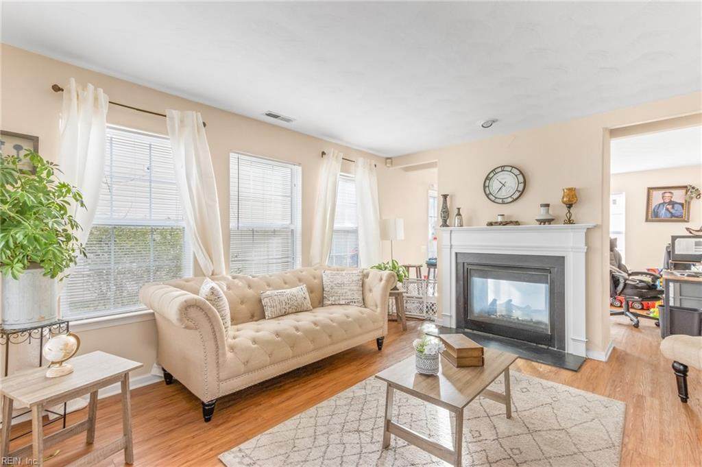 1221 Duchess Of York Quay - Photo 1