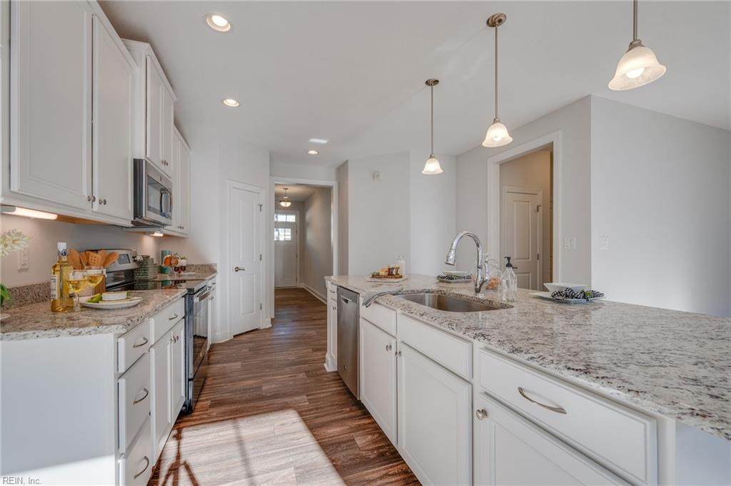 104 Retreat Dr - Photo 1