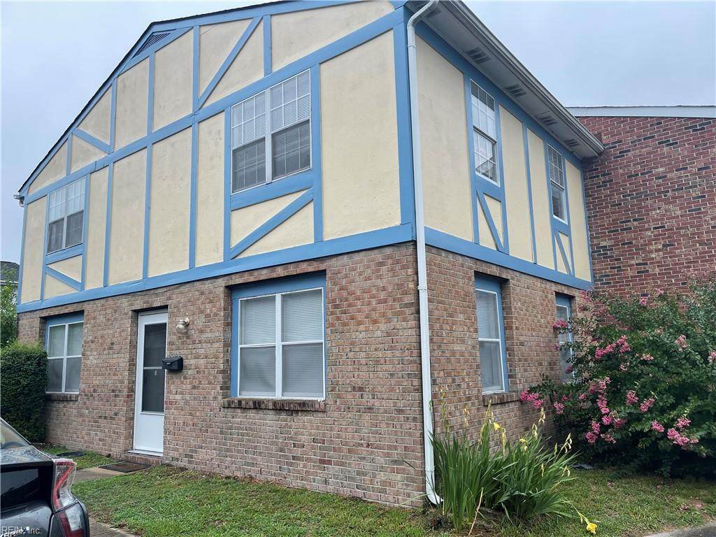 809 Grosvenor Ct - Photo 1