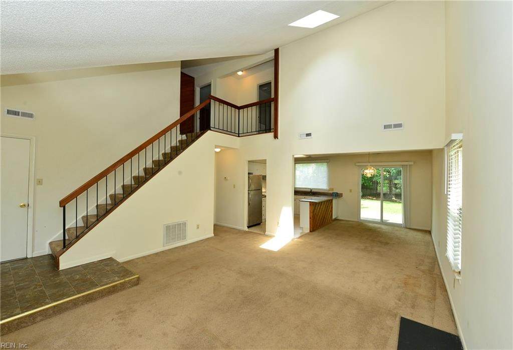 1548 Beachview Dr - Photo 1