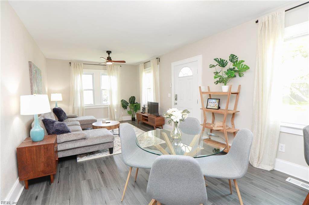 3820 Essex Cir - Photo 1