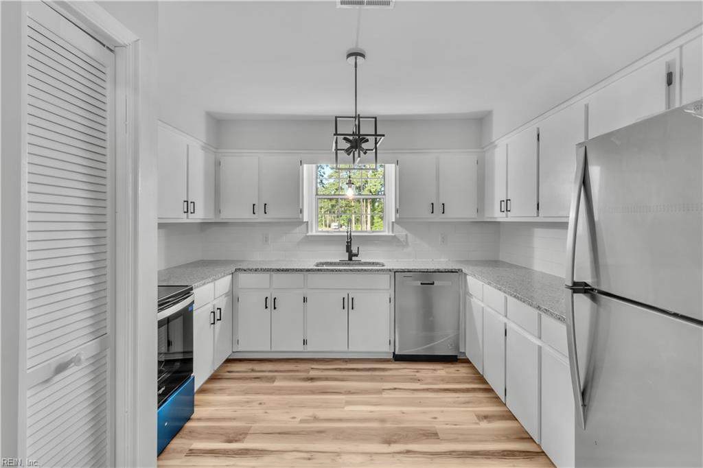 290 Patriot Ln - Photo 1