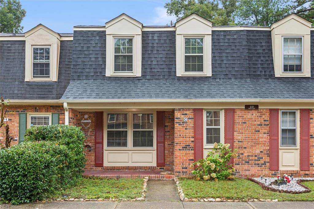 221 Bailiff Ct - Photo 1