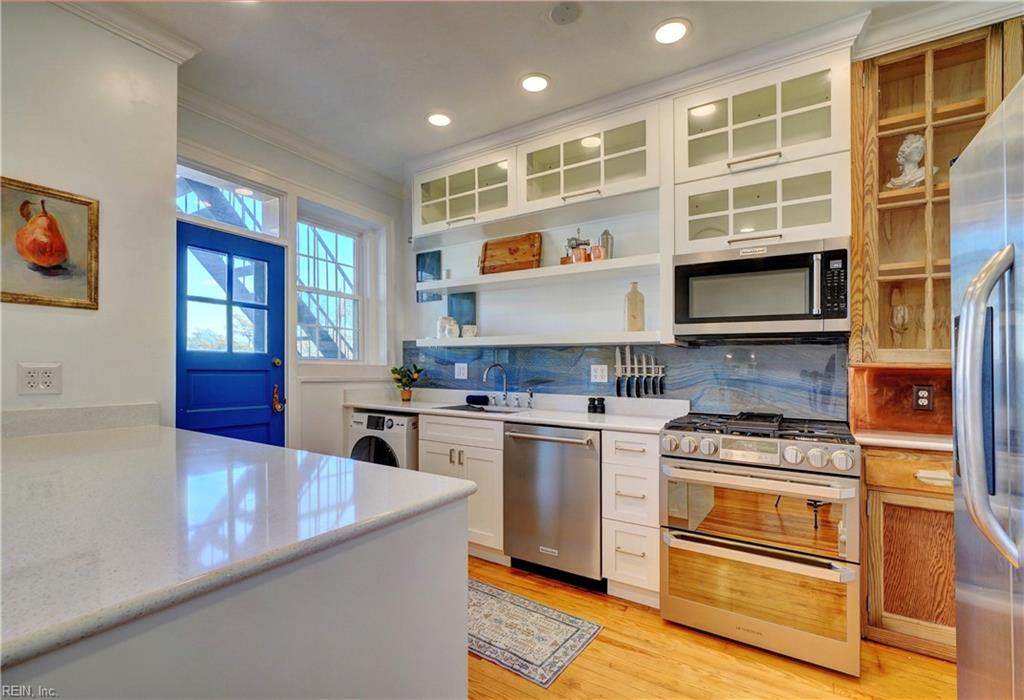 808 Gates Ave - Photo 1