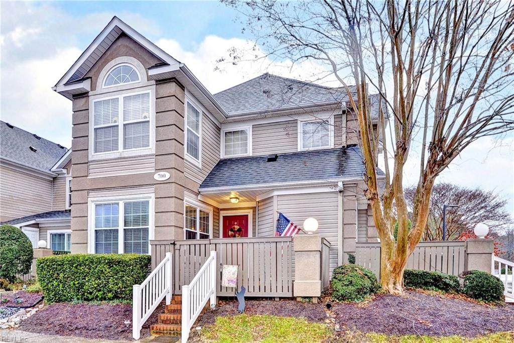 701 Queens Path - Photo 1