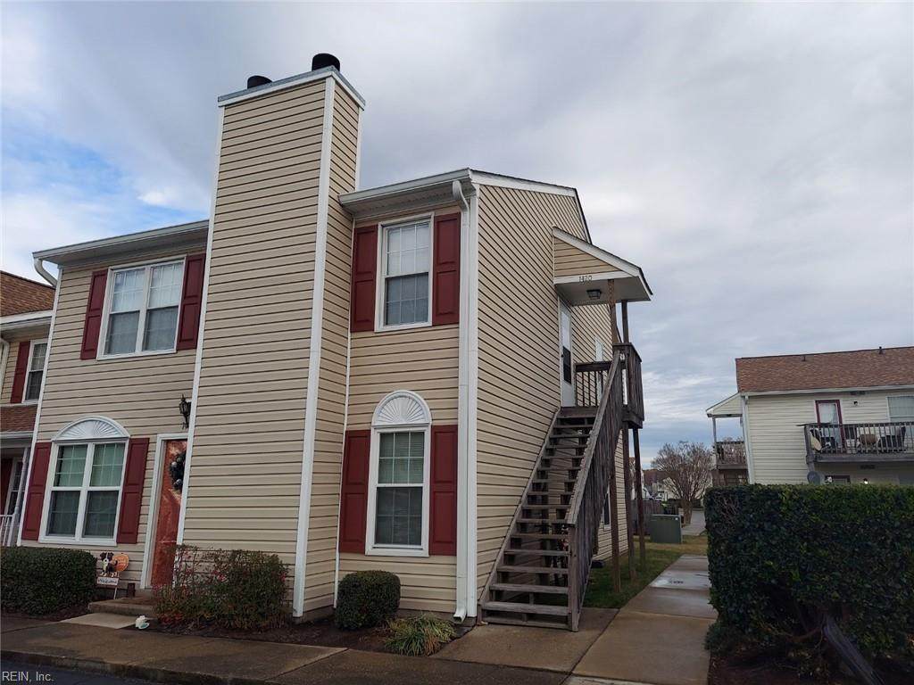 1420 Deerpond Ln - Photo 1