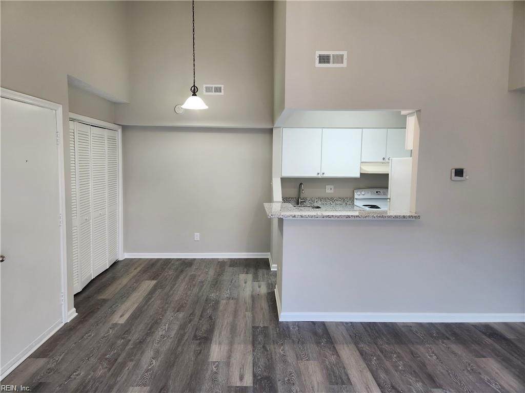 318 Wells Ct - Photo 1