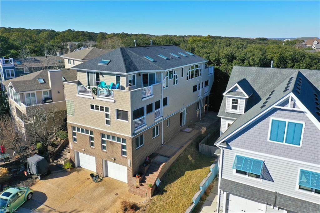 2253 Woodlawn Ave - Photo 1