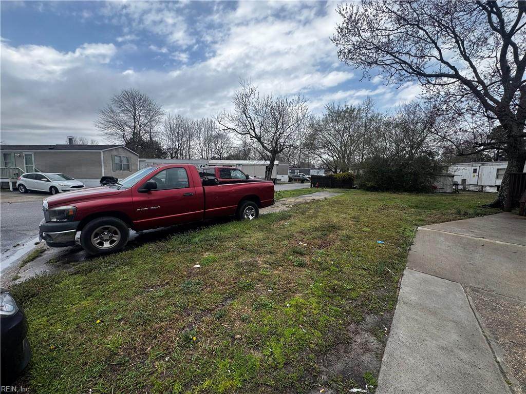 1268 Hawk Ave - Photo 1