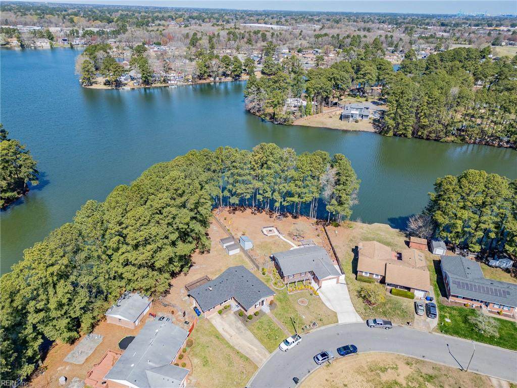 1214 Lakeview Dr - Photo 1