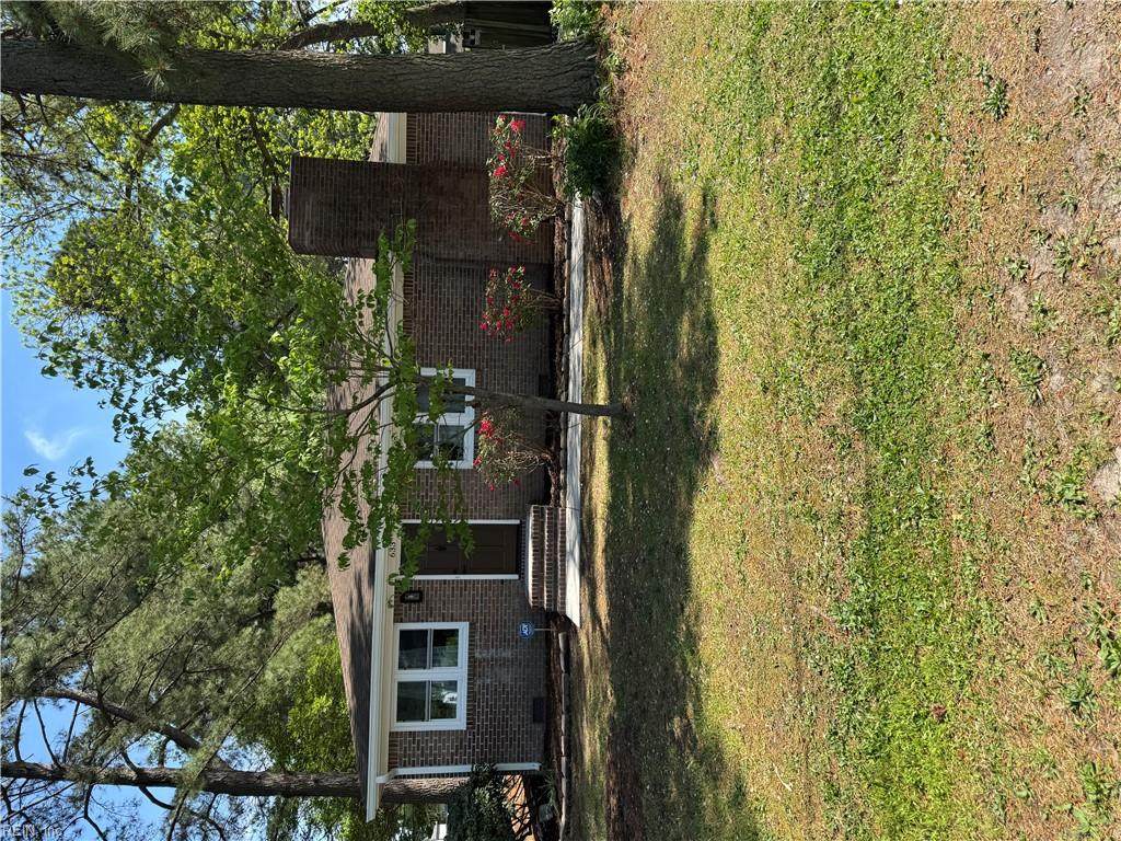 633 Osborn Ave - Photo 1