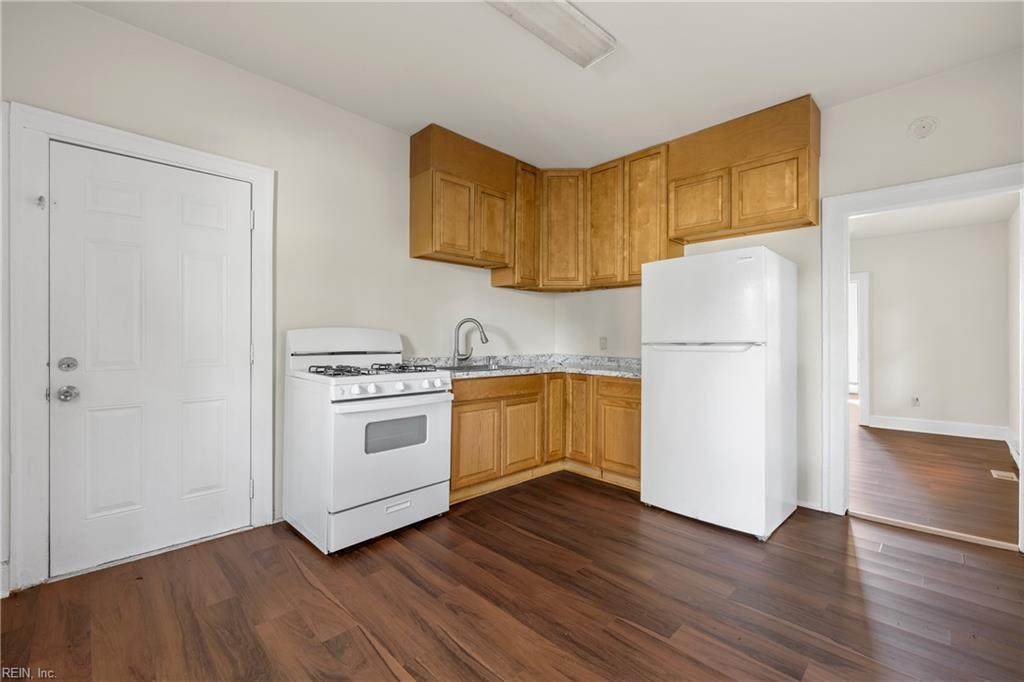 834 41st St - Photo 1