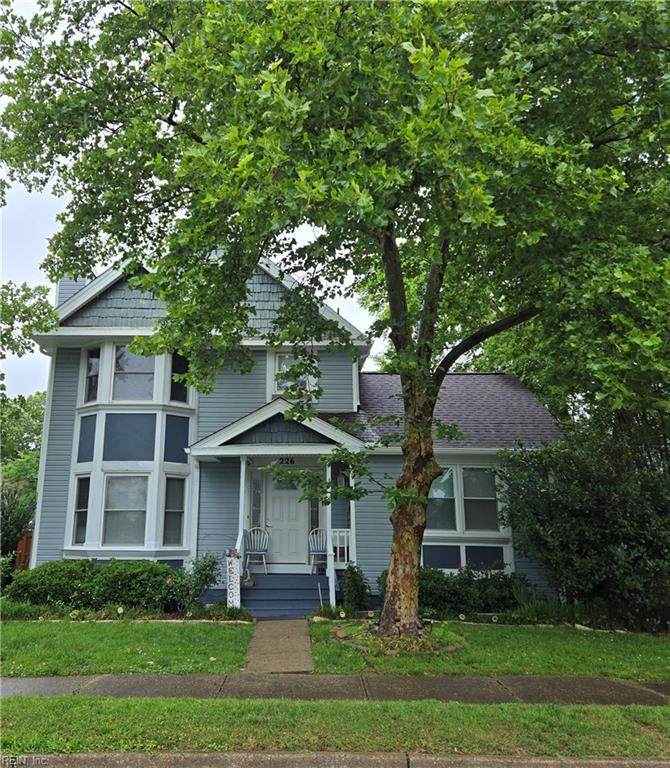 226 Queens Way - Photo 1