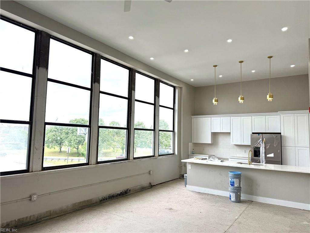 332 34th St - Photo 1