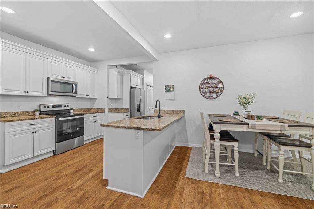 625 34th St - Photo 1