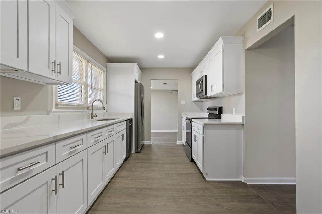 5529 Westbury Rd - Photo 1