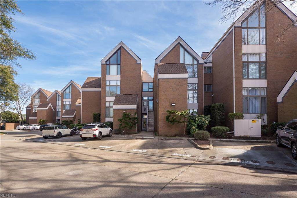 696 Mowbray Arch - Photo 1