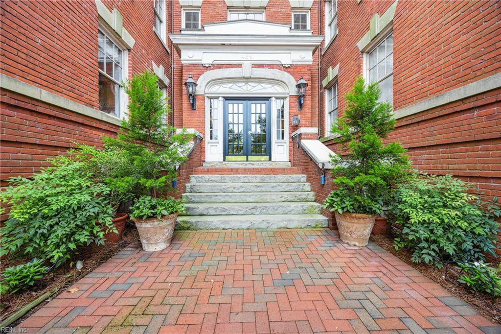 429 York St - Photo 1