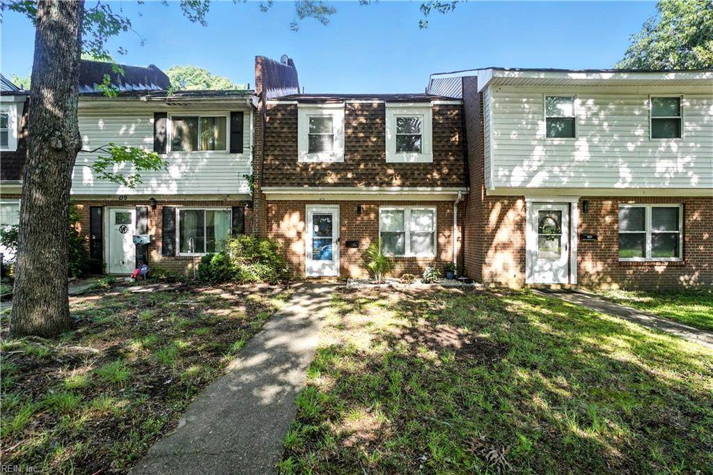 141 Bristol Ave - Photo 1