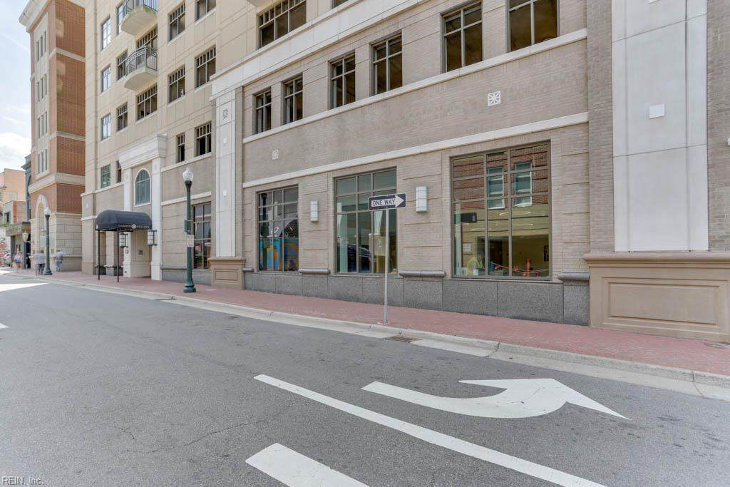 123 College Pl - Photo 1