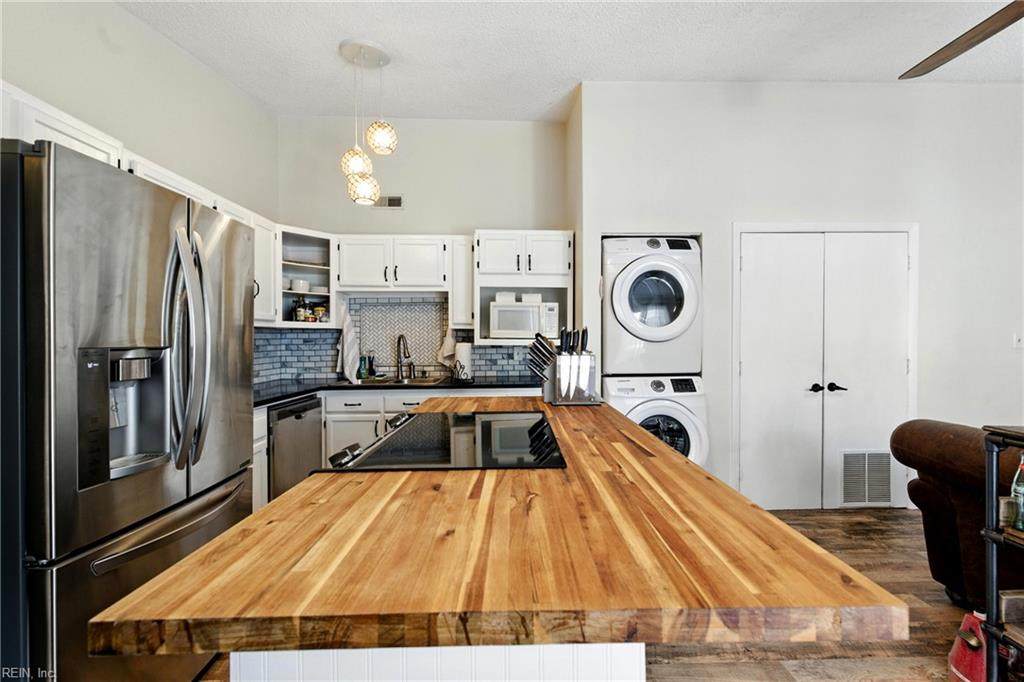 9706 7th Bay St - Photo 1