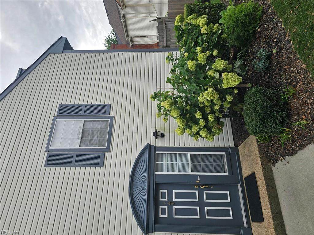 652 Oleander Cir - Photo 1