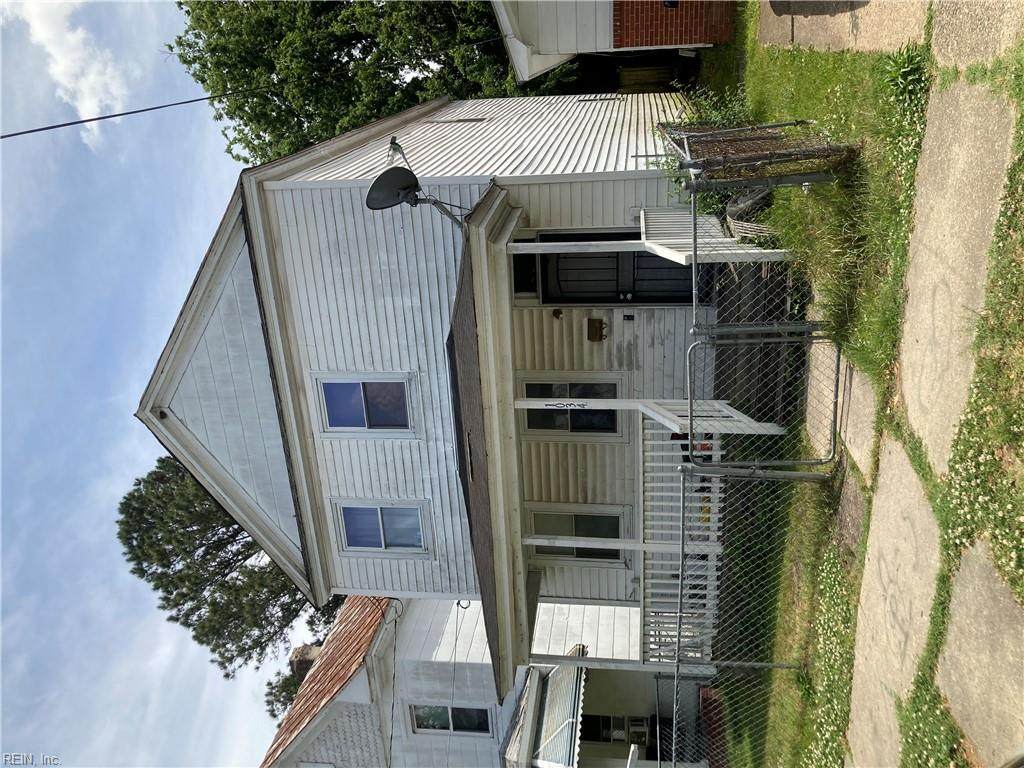 1034 26th St - Photo 1