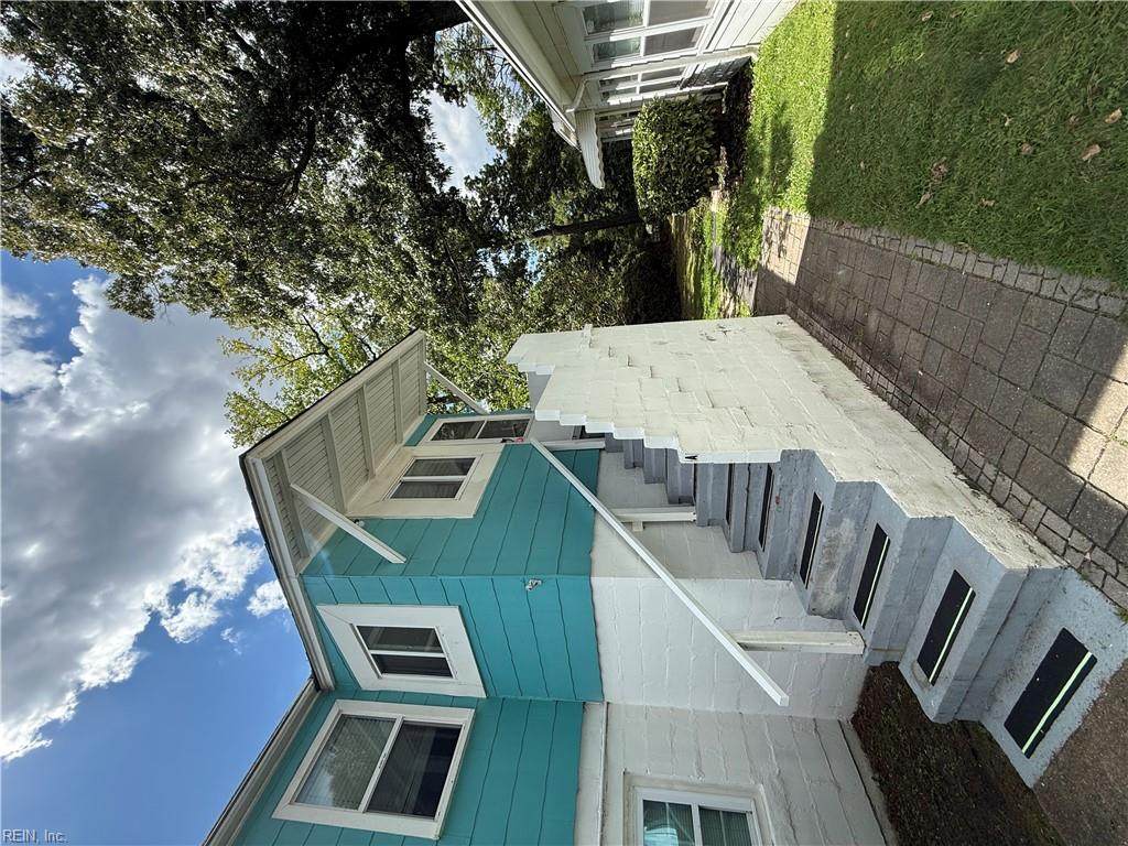 2413 Beaufort Ave - Photo 1