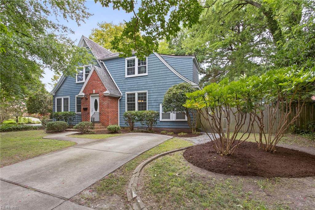 5003 Gosnold Ave - Photo 1