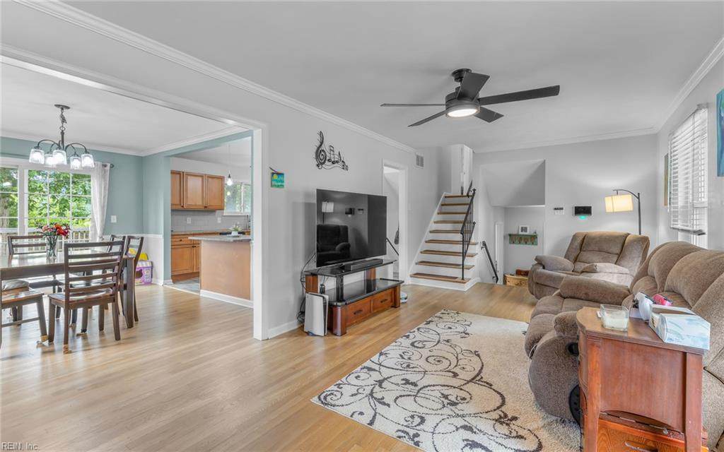 825 Greenwich Ln - Photo 1