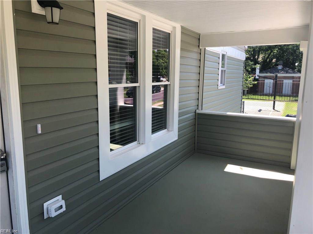 835 38th St - Photo 1