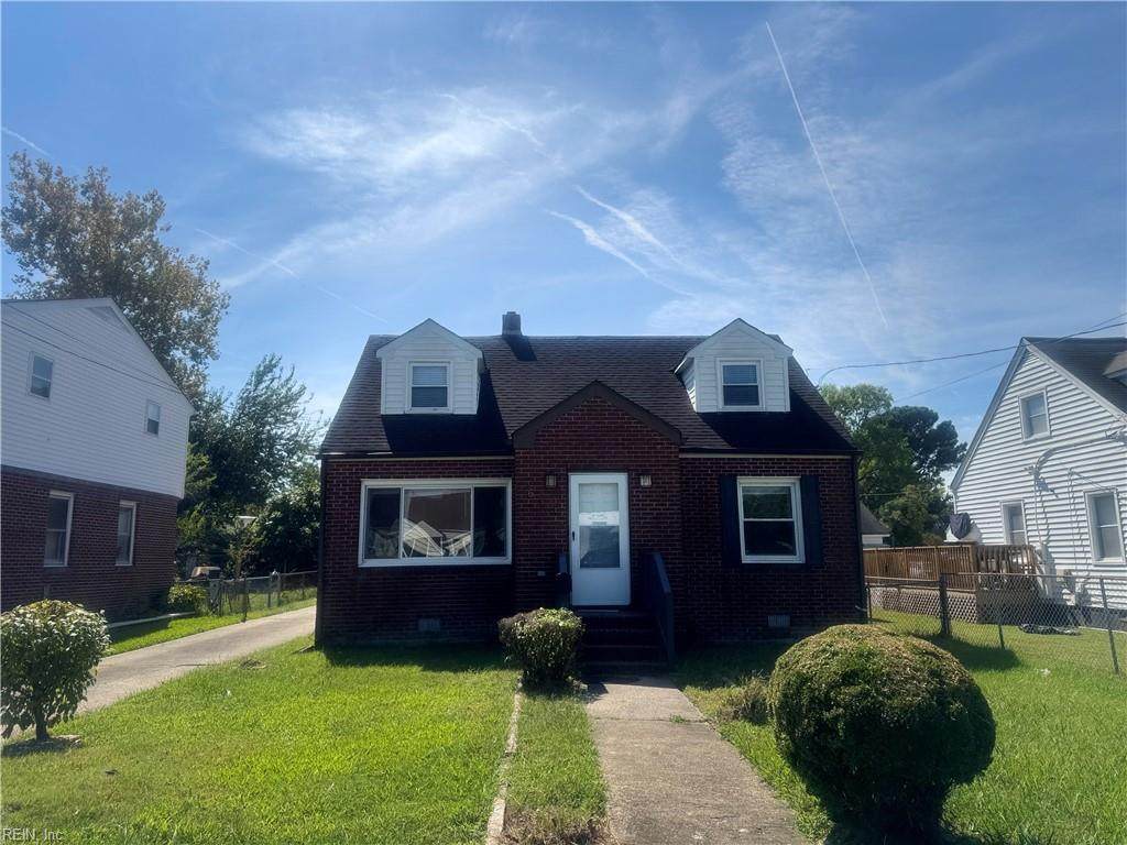 635 Newport News Ave - Photo 1