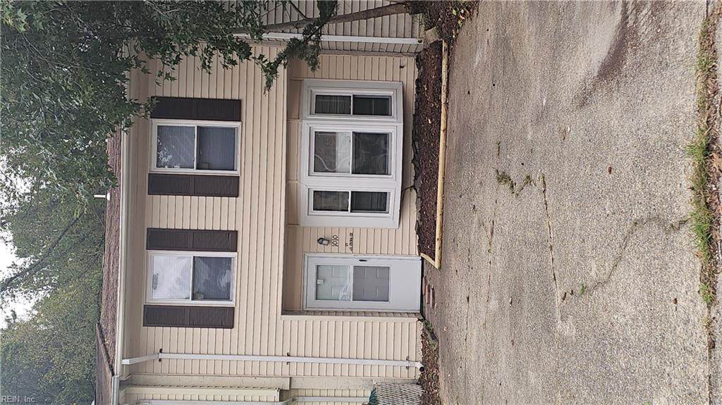 1010 Scarborough Ct - Photo 1