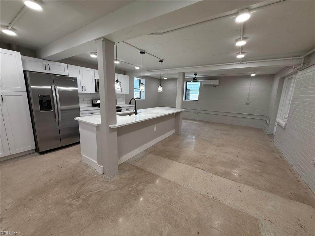 332 34th St - Photo 1