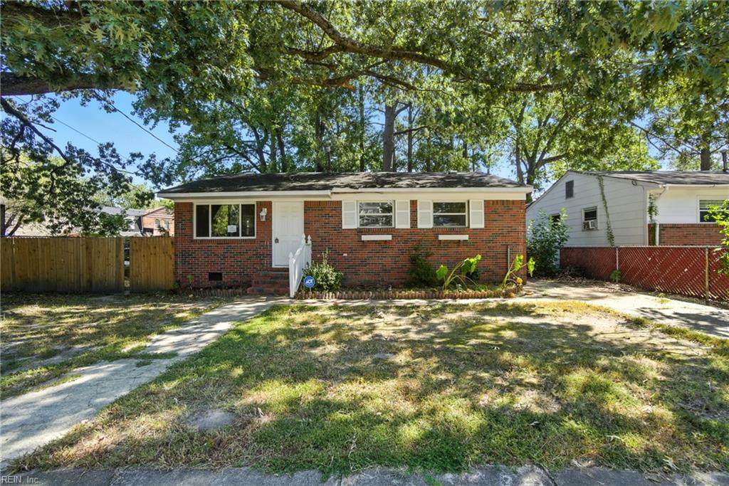 1210 Clarence St - Photo 1