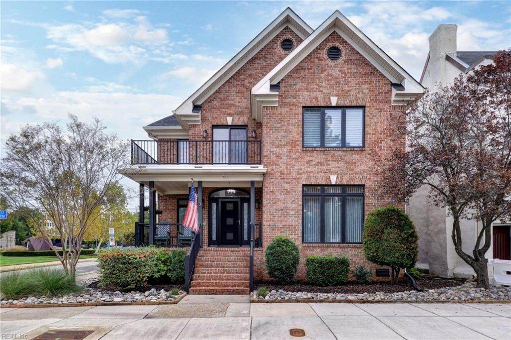 744 Yarmouth St - Photo 1